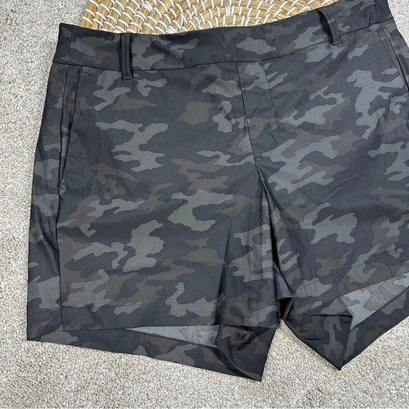 Spanx Sunshine Shorts Pull On 4" UPF 50+ Quick Dry in Camouflage Size M - Picture 4 of 14